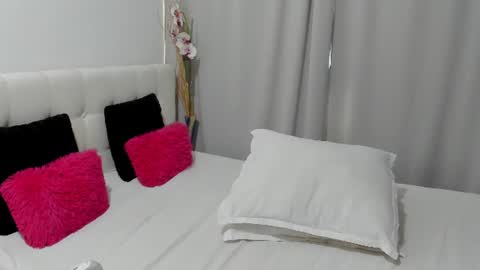 Snapshot of saradusk chatting on 06/24/26, 04:00 Sara online show from 06/24/26, 04:00