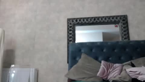 saraelise online show from 11/15/25, 06:15