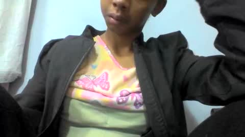 Snapshot of sarah146341 chatting on 12/18/25, 04:29 sarah146341 online show from 12/18/25, 04:29