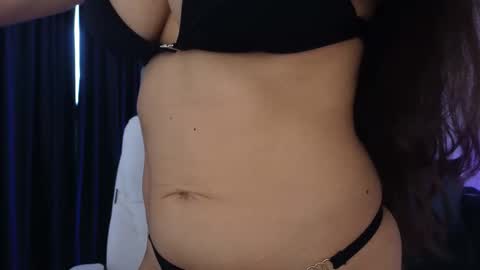 Snapshot of sarah2101 chatting on 05/06/26, 05:25 sarah l0v3 online show from 05/06/26, 05:25