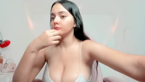 Snapshot of sarah_angelll chatting on 05/19/26, 03:24 sarah online show from 05/19/26, 03:24