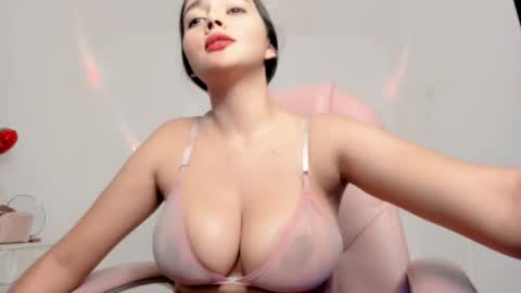 Snapshot of sarah_angelll chatting on 05/21/26, 01:23 sarah online show from 05/21/26, 01:23
