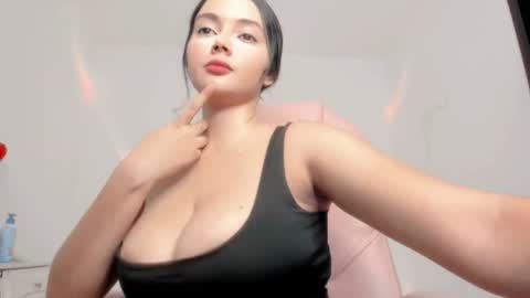 Snapshot of sarah_angelll chatting on 05/23/26, 01:00 sarah online show from 05/23/26, 01:00