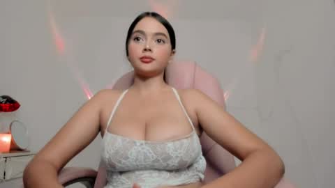Snapshot of sarah_angelll chatting on 06/06/26, 12:49 sarah online show from 06/06/26, 12:49