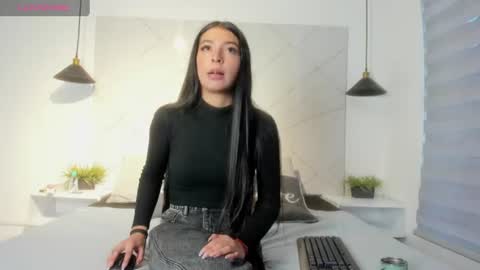 Snapshot of sarah_collens_ chatting on 06/16/26, 11:24 sarah_collens_ online show from 06/16/26, 11:24