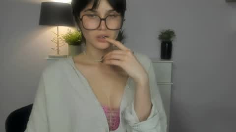 Snapshot of sarah_desire01 chatting on 05/20/26, 02:12 Sarah online show from 05/20/26, 02:12