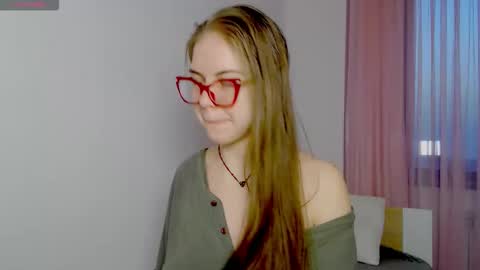 Snapshot of sarah_hs chatting on 03/14/26, 01:05 Sarah online show from 03/14/26, 01:05