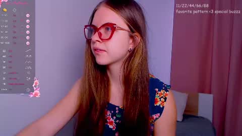 Snapshot of sarah_hs chatting on 07/08/26, 02:49 Sarah online show from 07/08/26, 02:49