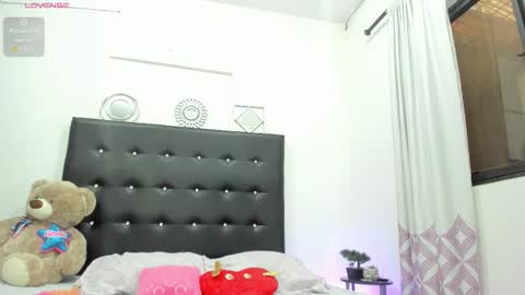 Snapshot of sarah_lowee chatting on 09/21/25, 07:59 sarah_lowee online show from 09/21/25, 07:59