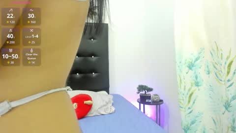 Snapshot of sarah_lowee chatting on 09/27/25, 06:13 sarah_lowee online show from 09/27/25, 06:13
