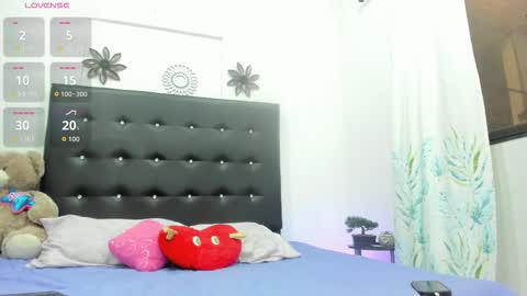 Snapshot of sarah_lowee chatting on 09/28/25, 08:14 sarah_lowee online show from 09/28/25, 08:14
