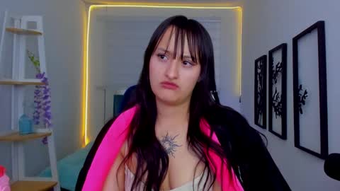 Sarah Ramirez online show from 11/14/25, 08:02