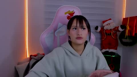 Sarah Ramirez online show from 12/02/25, 02:17