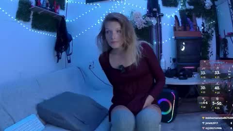 sarahdellisonn online show from 11/27/25, 08:33