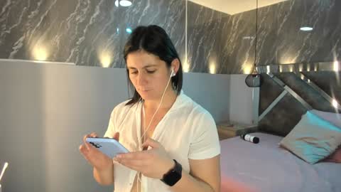 Sarah Deyvis online show from 12/29/24, 05:22