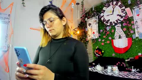 Sarah Deyvis online show from 10/31/25, 11:22