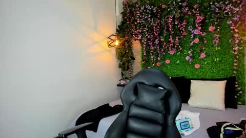 Sarah Deyvis online show from 11/27/25, 06:54