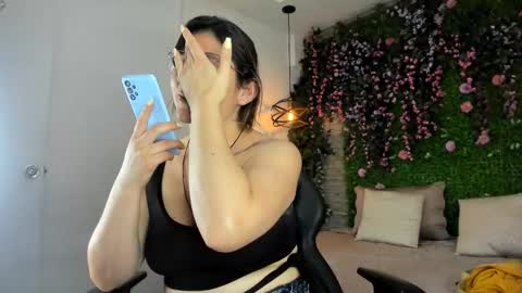 Sarah Deyvis online show from 12/16/25, 03:17