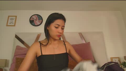 Snapshot of sarahevans__ chatting on 12/22/24, 11:22 Sarah Evans online show from 12/22/24, 11:22