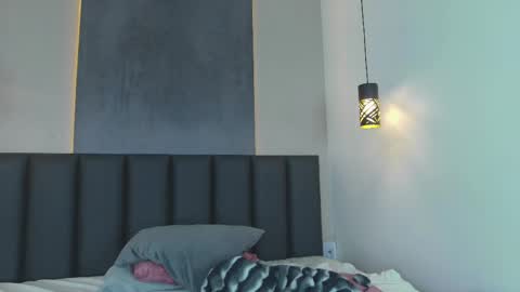 Snapshot of sarahevans__ chatting on 03/12/25, 09:44 Sarah Evans online show from 03/12/25, 09:44