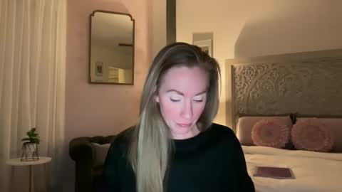 Snapshot of sarahgiroux86 chatting on 06/03/26, 03:42 Sarah online show from 06/03/26, 03:42