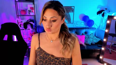 Divine Sarah NONUDE model online show from 12/13/24, 03:00