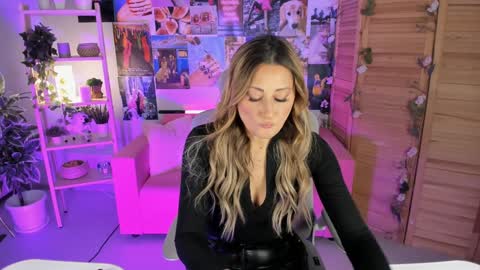 Divine Sarah NONUDE model online show from 12/21/24, 11:22