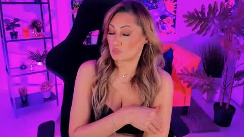 Divine Sarah NONUDE model online show from 02/27/25, 02:54