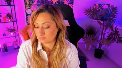 Divine Sarah NONUDE model online show from 03/08/25, 05:43