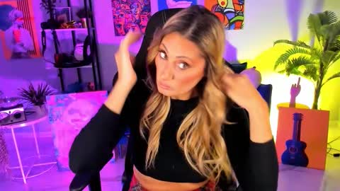 Divine Sarah NONUDE model online show from 10/16/25, 12:17