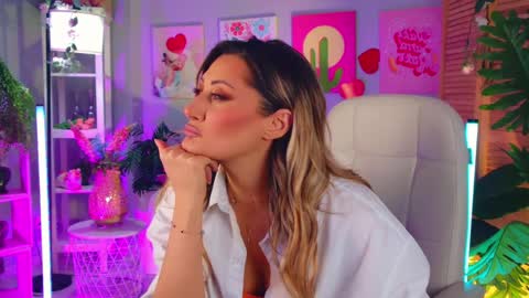 Divine Sarah NONUDE model online show from 04/13/26, 03:28