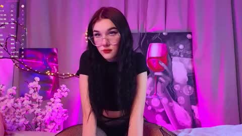 Sarah  online show from 11/23/25, 09:25