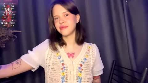 Snapshot of sarahhunnye chatting on 03/27/26, 12:27 Sarah online show from 03/27/26, 12:27