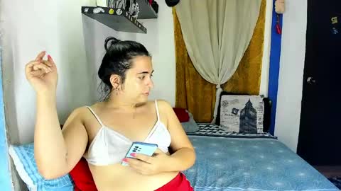 Snapshot of sarahjey chatting on 05/09/26, 10:37 SARAHJEY online show from 05/09/26, 10:37