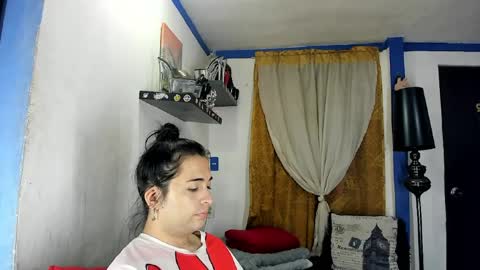 Snapshot of sarahjey chatting on 06/08/26, 01:33 SARAHJEY online show from 06/08/26, 01:33