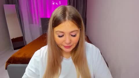 Sarah online show from 11/11/25, 02:17