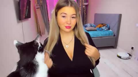 Sarah online show from 12/18/25, 05:41