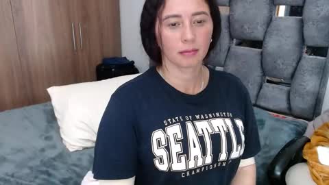 Lia online show from 12/16/24, 11:18
