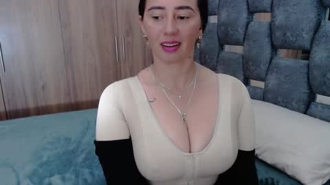 Lia online show from 02/25/25, 07:47