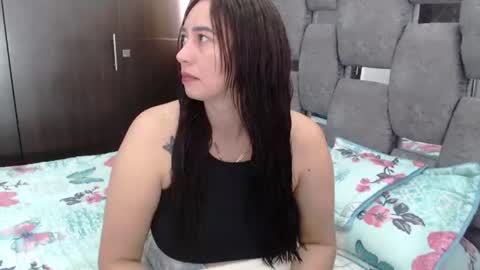 Snapshot of sarahott_1 chatting on 06/25/26, 05:39 Lia online show from 06/25/26, 05:39