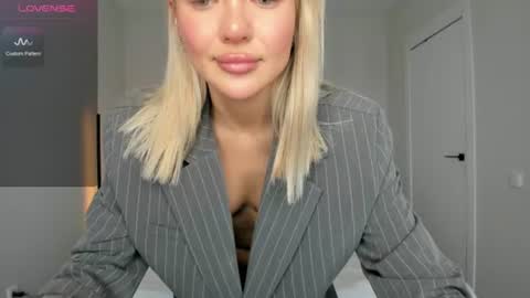 Snapshot of sarahphyllis chatting on 06/11/26, 01:42 sarahphyllis online show from 06/11/26, 01:42