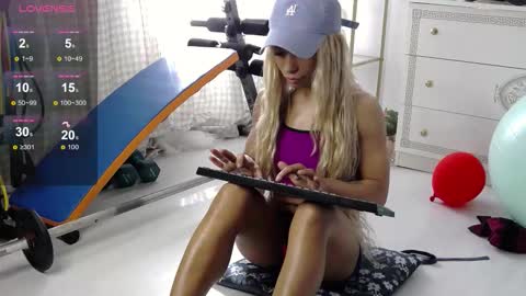 sarahraiynex online show from 03/26/26, 12:22