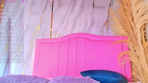 Snapshot of sarahrouse_ chatting on 11/19/25, 12:38 S A R A H online show from 11/19/25, 12:38