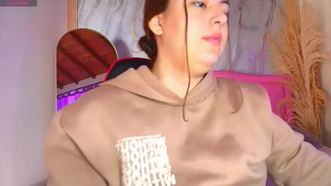 Snapshot of sarahrouse_ chatting on 11/29/25, 12:19 S A R A H online show from 11/29/25, 12:19