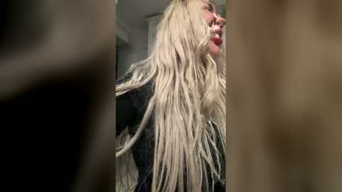 Sarah online show from 02/15/26, 01:09