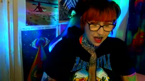 Snapshot of saraht666 chatting on 05/16/26, 06:43 Sarah T online show from 05/16/26, 06:43