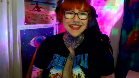 Snapshot of saraht666 chatting on 05/16/26, 07:05 Sarah T online show from 05/16/26, 07:05