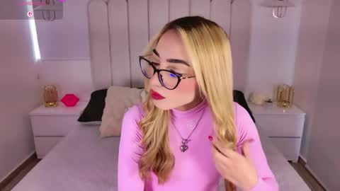 Sara jones   online show from 04/23/26, 12:04