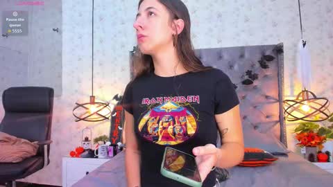 Sara Jonnes online show from 10/26/25, 01:28