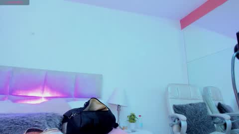 Sara Jonnes online show from 12/15/25, 12:42